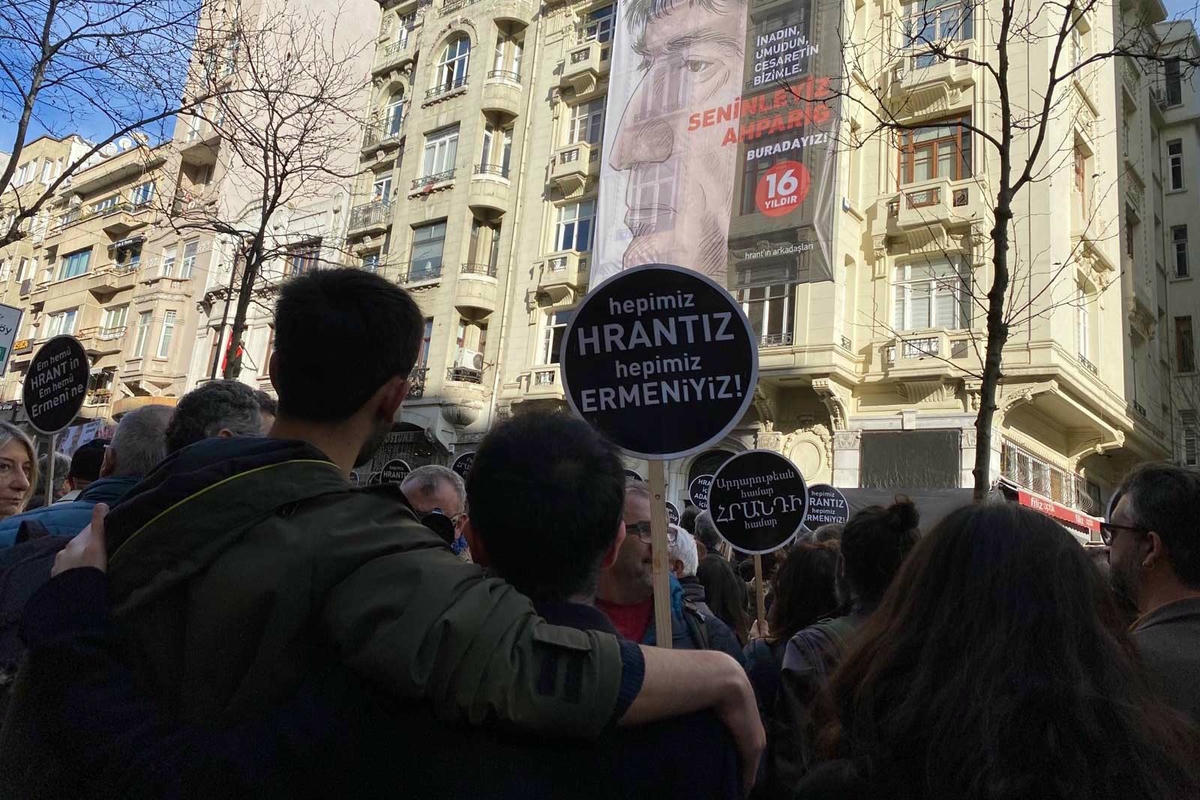 The psychology that minorities are pushed to, minorities in psychology